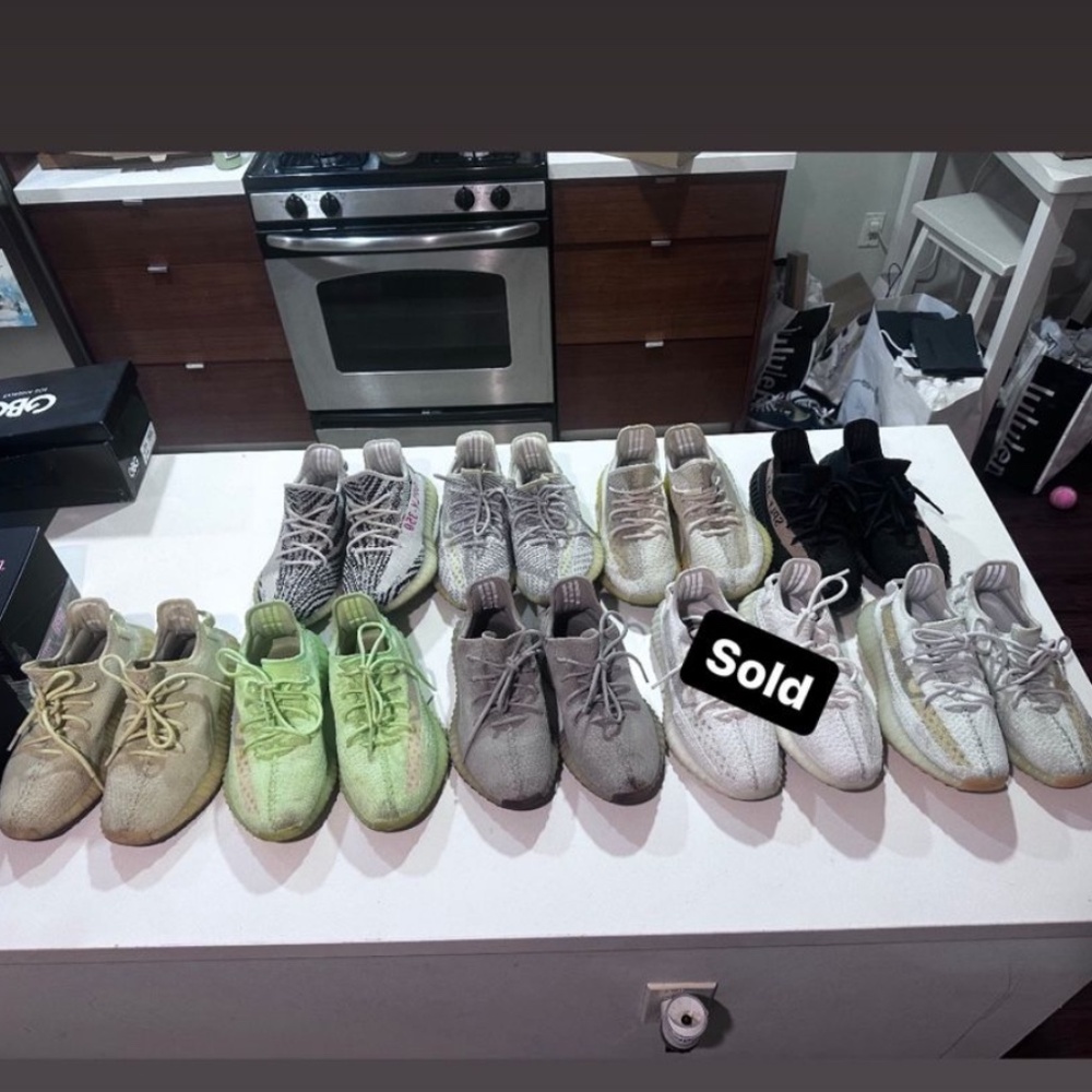 Set of 8 Yeezy Boosts size US 8